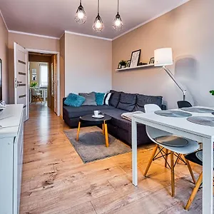 https://apartament-emili-5d-apartamenty.szklarskaporebahotels.net