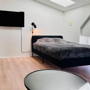 https://studio-glogowska.poznan-hotels.com